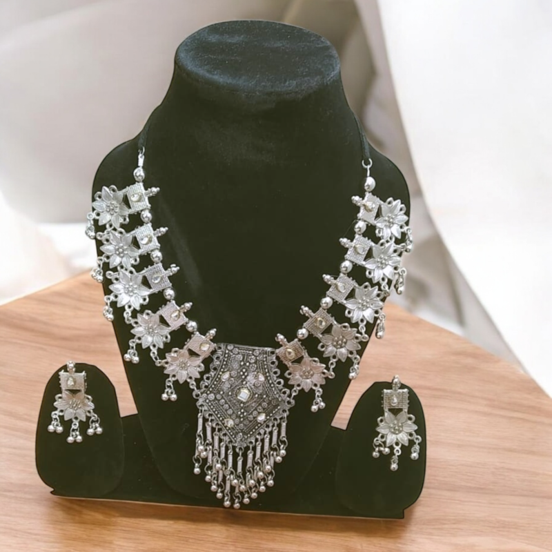 Flower Style Oxidised Heavy Jewellery Set - Image 7