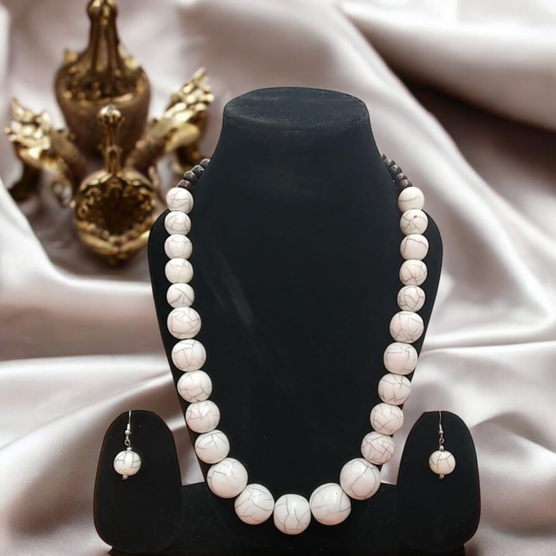 Fancy Resin White Necklace Set - Image 3