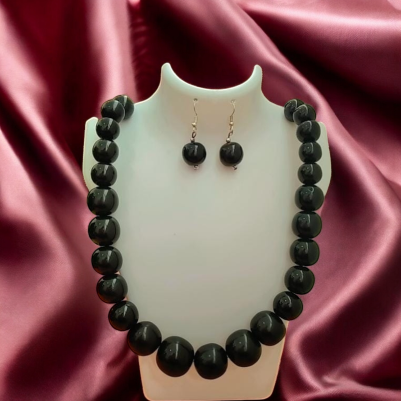 Fancy Resin Black Necklace Set
