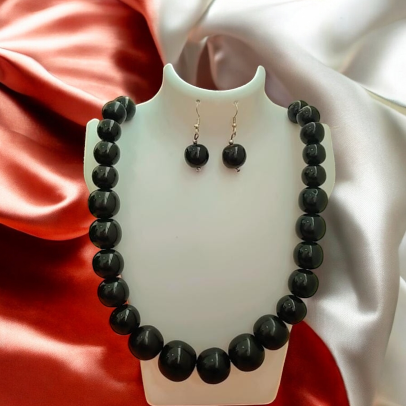 Fancy Resin Black Necklace Set - Image 3