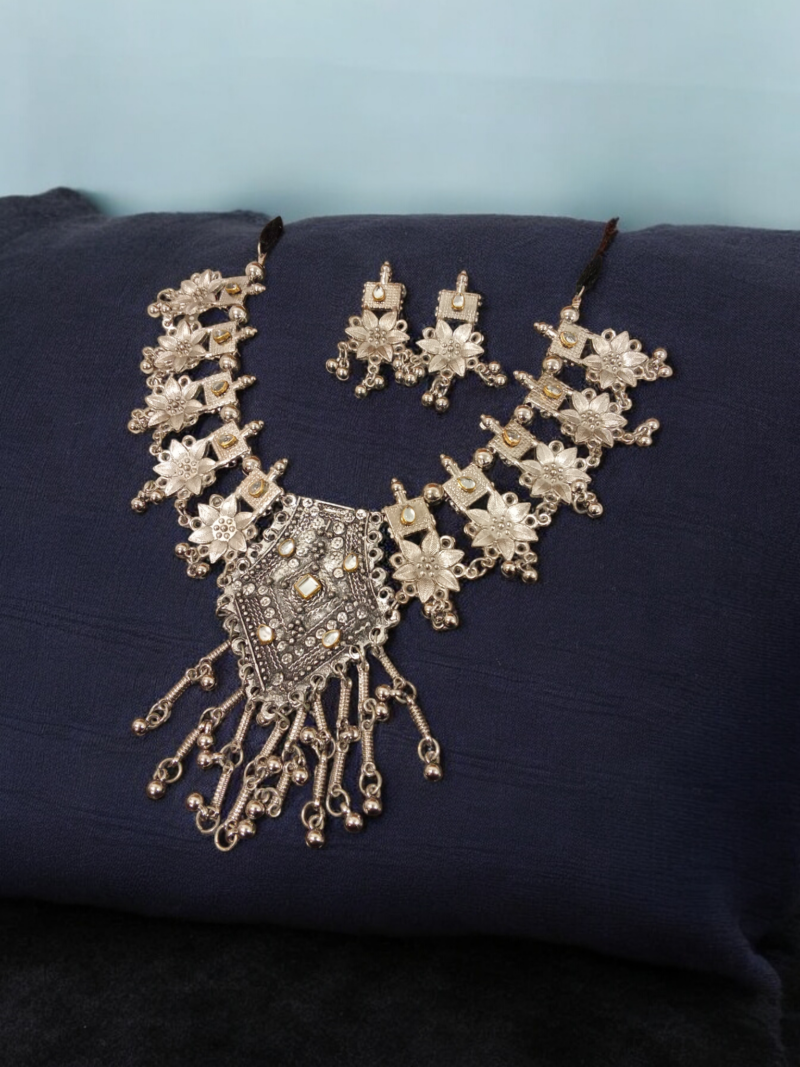 Flower Style Oxidised Heavy Jewellery Set - Image 3