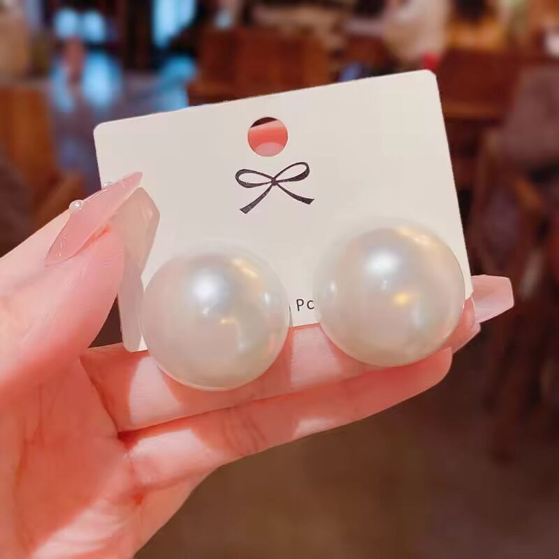 JJK 17 Pearl Heart Drop Earrings - Image 3