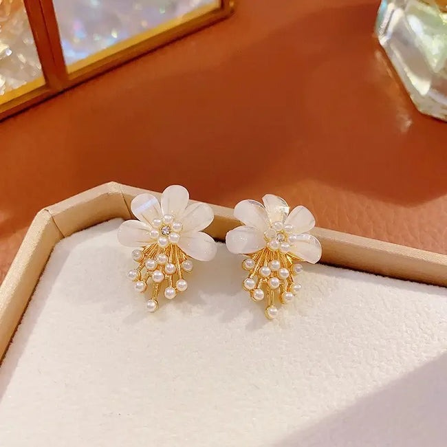 JJK 48 Fairy flower pearl earrings. - Image 2