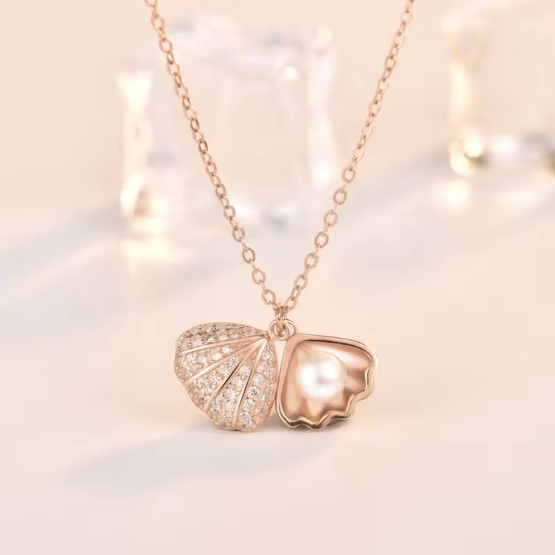 Gold-Plated Shell Pendant Necklace with Pearl. - Image 3