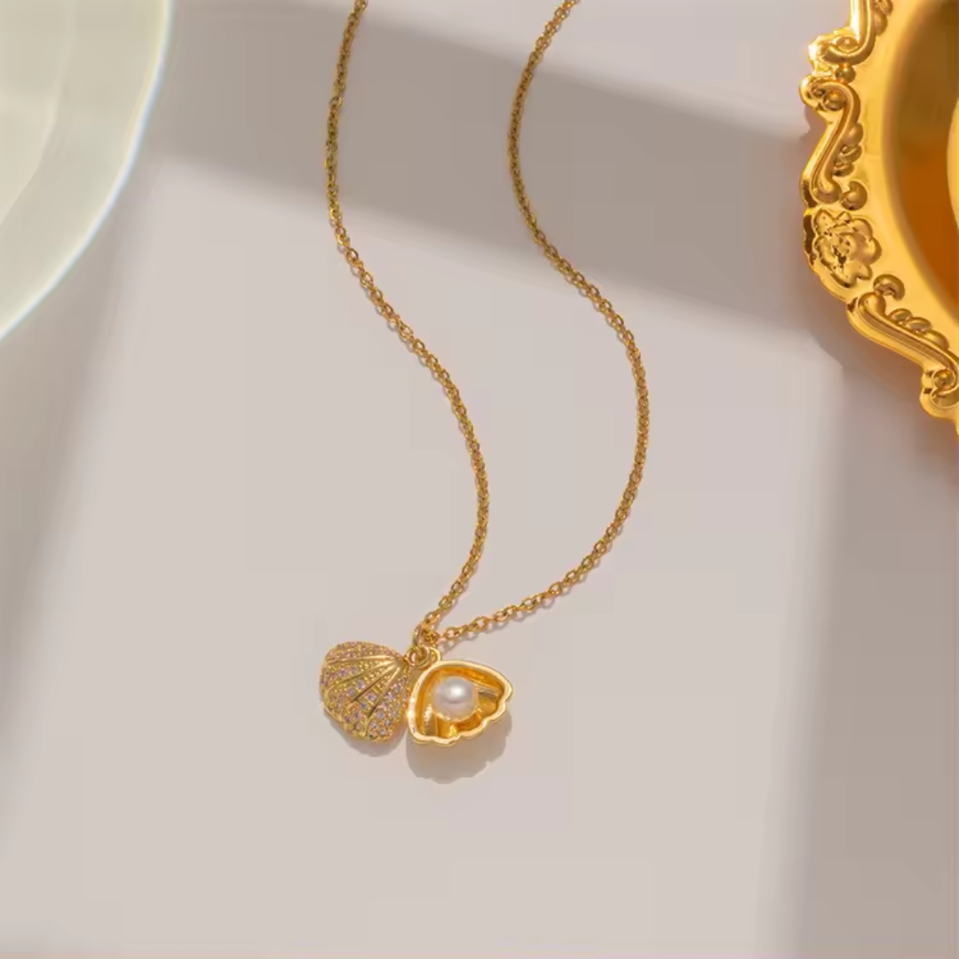 Gold-Plated Shell Pendant Necklace with Pearl. - Image 2