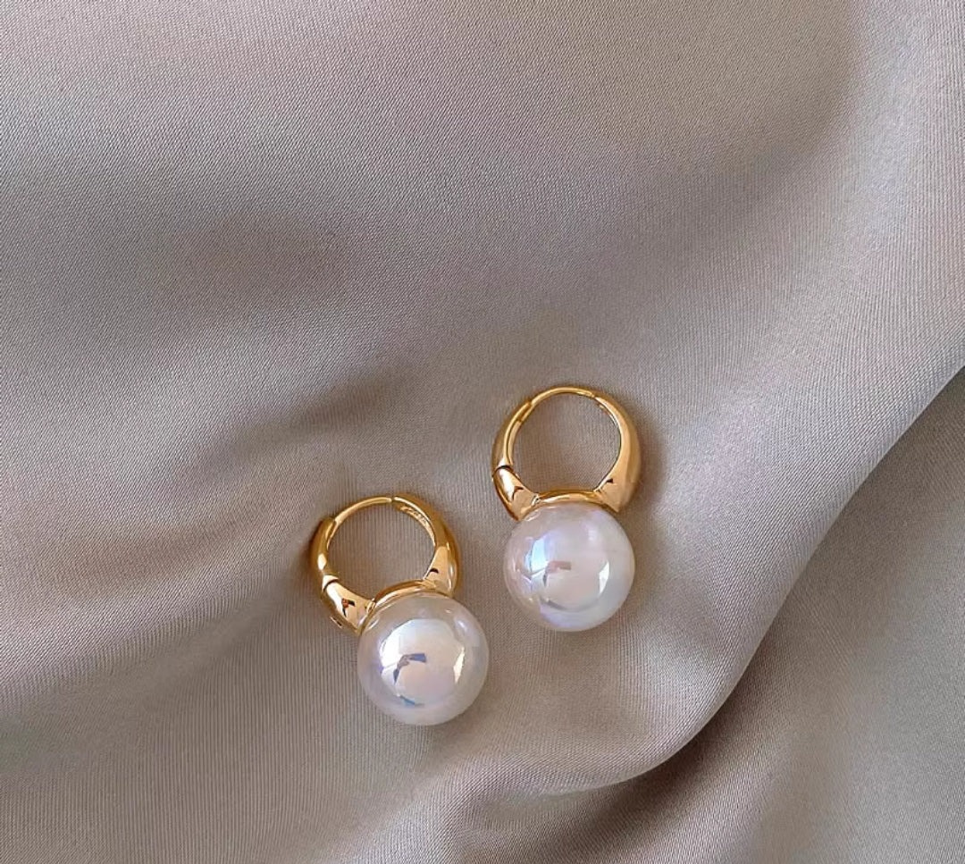 Gold-Plated Pearl Hoop Earrings.