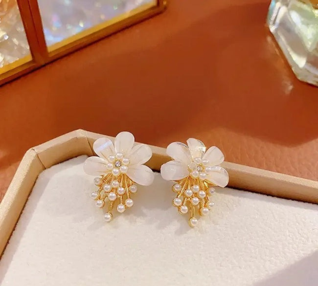 White Flower Pearl Dangle Earrings.