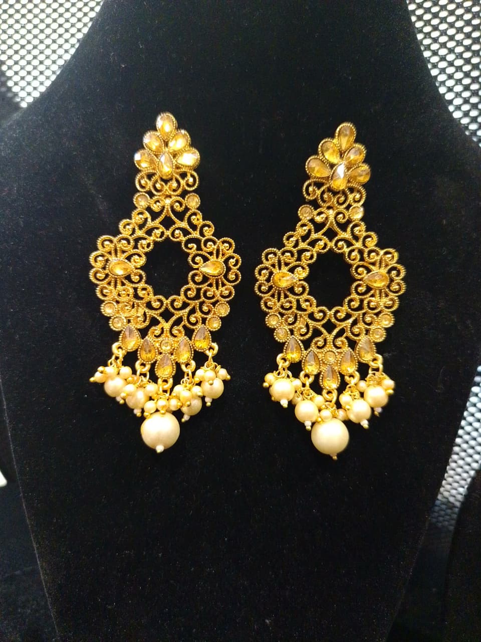 Kundan earrings with a matte gold finish and pearl accents, - Image 2
