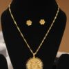 158gold-plated chain pendant set with matching earrings,