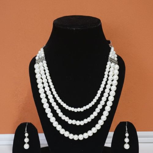 526 three-strand (or three-layer) white pearl necklace set with matching drop earrings - Image 4