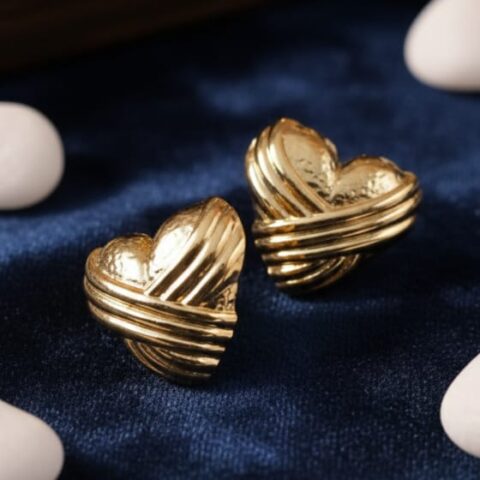N13 golden ribbed heart stud earrings
